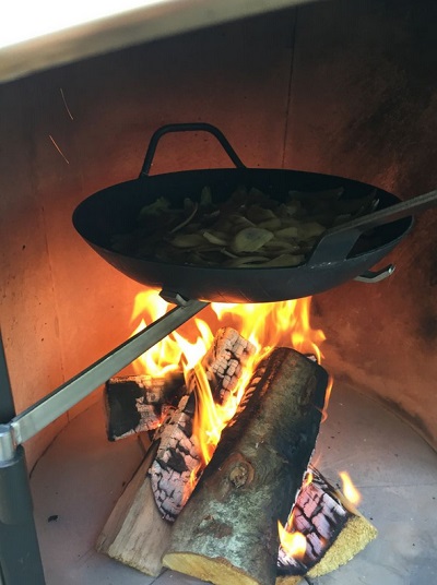 Bild 1 von Schmiedeeiserne Pfanne für Gartenkamin Firestar  / (Modell) Schmiedeeiserne Pfanne Ø 32 cm passend zu Firestar  DN 550 Swing